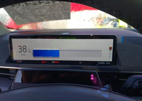 2022 Ford Mustang Mach-E Premium z USA, uszkodzony, nr VIN 3FMTK3SU3NMA23698